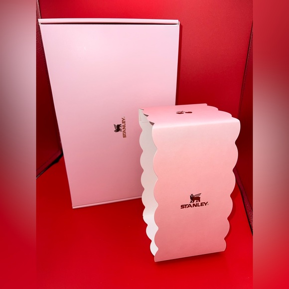 The Valentine's Day Quencher H2.0 Flowstate Tumbler 40 OZ Pink Velvet Cake - Picture 15 of 16